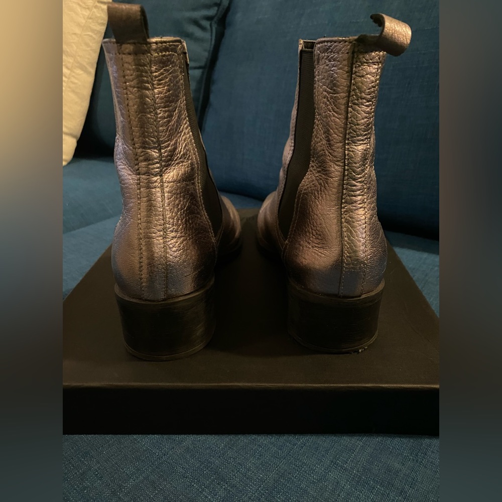 Kenneth Cole metallic ankle boots in size 8.5. - Picture 4 of 12